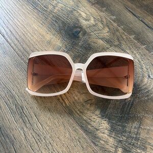 Chic large sunglasses